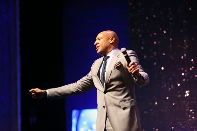 Brian Courtney Wilson Performs At The Lamplighter Awards 2015
