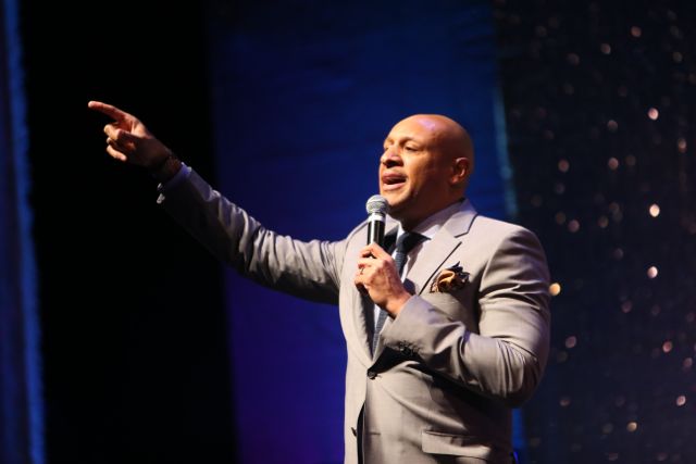 Brian Courtney Wilson Performs At The Lamplighter Awards 2015